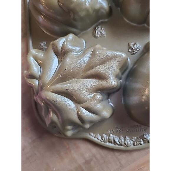 Nordic Ware Autumn Treats Cakelet Aluminum‎ Pan Gold 3 Cups Made In USA EC - Picture 6 of 6